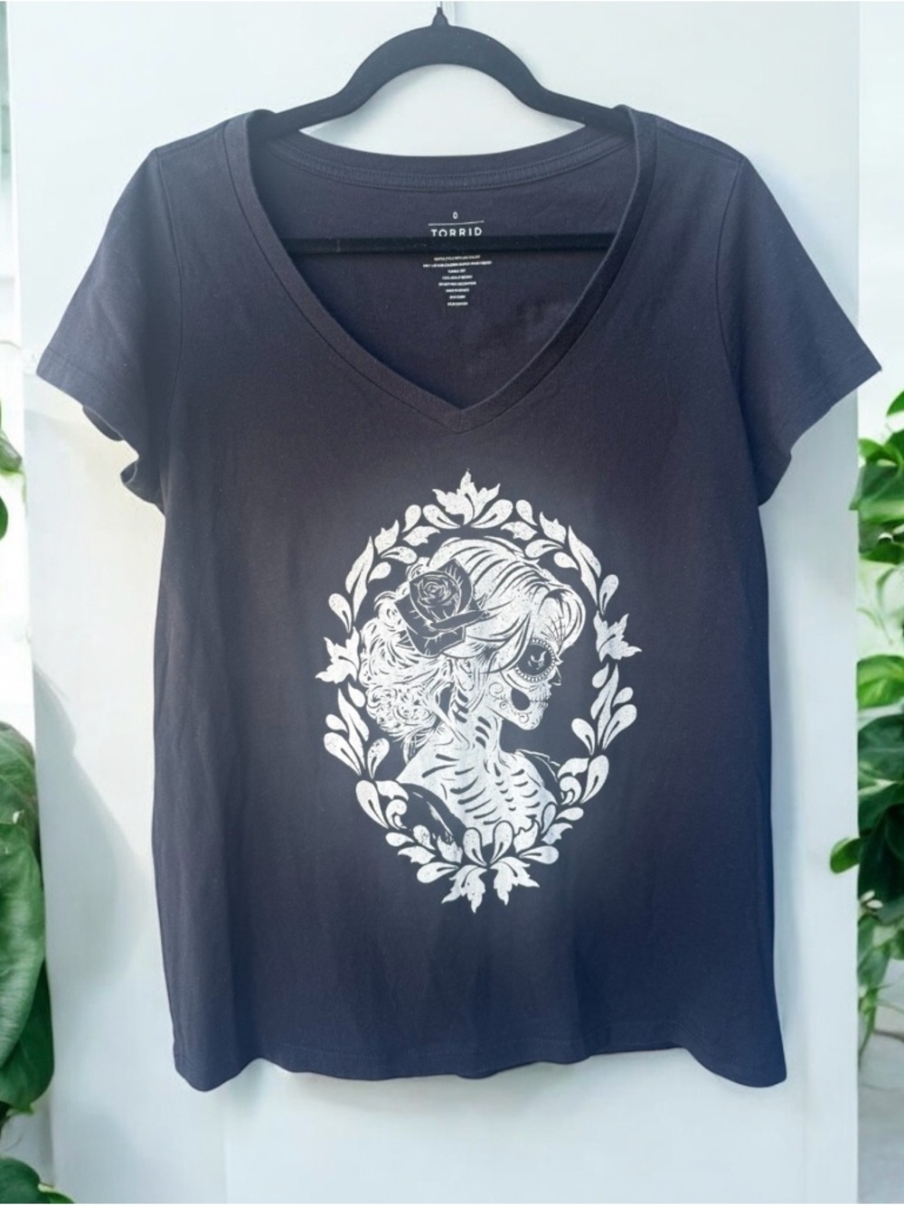 Torrid V-Neck Graphic Tee Size M/L (torrid 0)